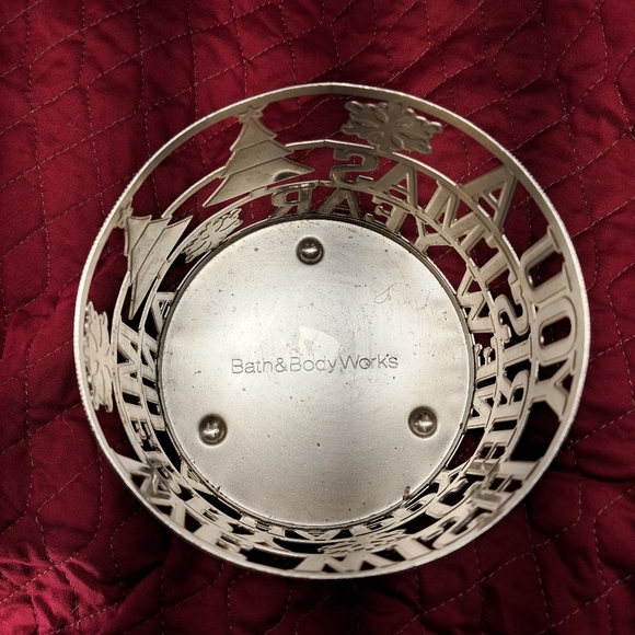 Bath Body Works Christmas 3 wick Candle Sleeve Merry Christmas Red Green Silver - Picture 4 of 5